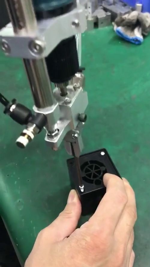 為了方便給工廠研究的機器,機器賣的比產(chǎn)品都快,都是主播來買的